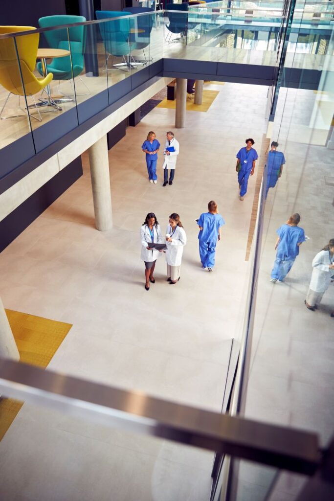 la biovigilancia y trazabilidad de los tejidos humanos Sistema de biovigilancia y trazabilidad en tejidos humanos Notificación de reacciones adversas en injertos óseos y dermis Red de biovigilancia y respuesta clínica en cirugía con tejidos humanos Proceso de trazabilidad y biovigilancia en bancos de tejidos Reglamento SoHO 2024/1938 sobre biovigilancia y calidad de tejidos humanos