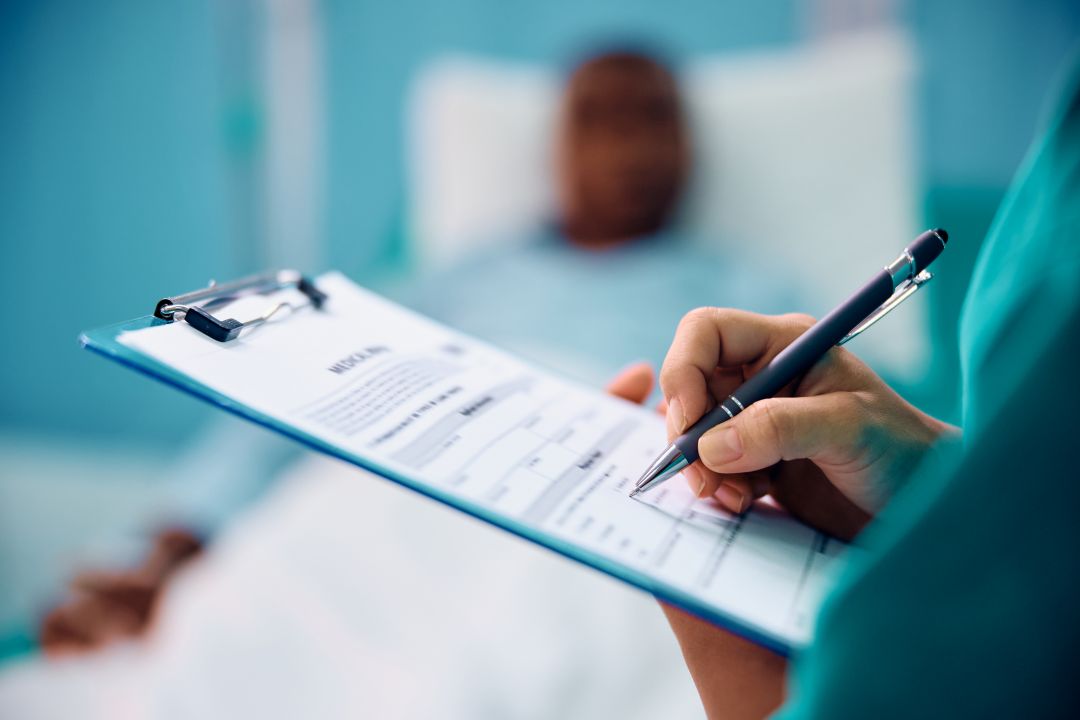 la biovigilancia y trazabilidad de los tejidos humanos Sistema de biovigilancia y trazabilidad en tejidos humanos Notificación de reacciones adversas en injertos óseos y dermis Red de biovigilancia y respuesta clínica en cirugía con tejidos humanos Proceso de trazabilidad y biovigilancia en bancos de tejidos Reglamento SoHO 2024/1938 sobre biovigilancia y calidad de tejidos humanos